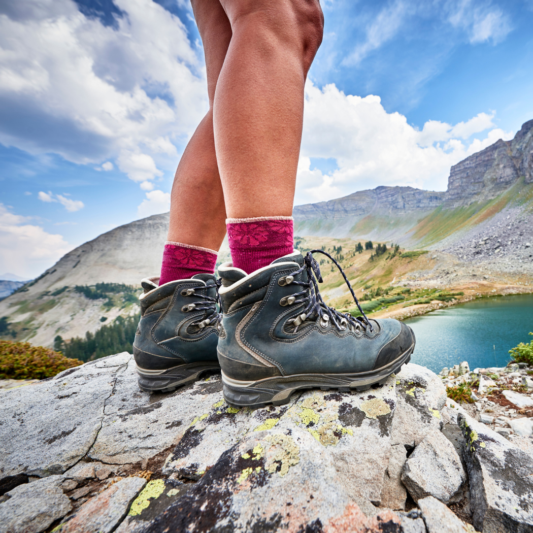 Buty trekkingowe na lato – jakie wybrać? Przegląd lekkich i wygodnych modeli na piesze wędrówki w górach